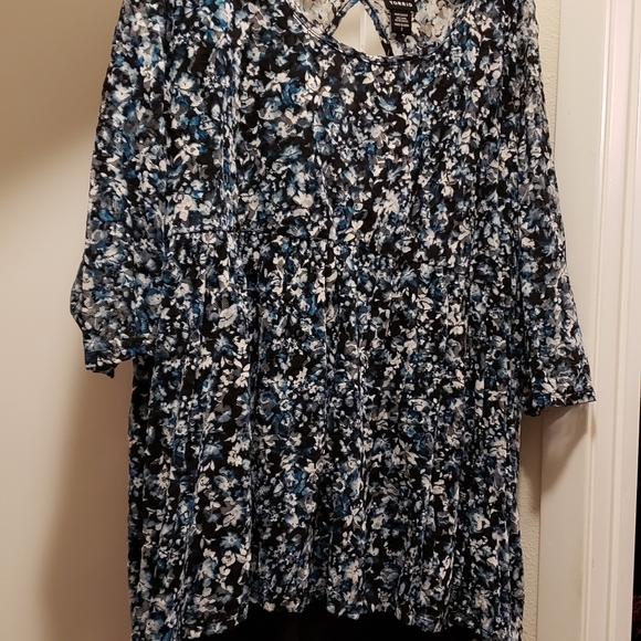 torrid Tops - Lace 3/4 sleeve with keyhole back top.